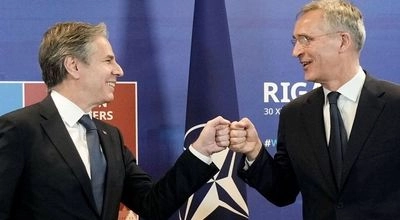 Блінкен та Столтенберґ обговорили підтримку України з боку НАТО