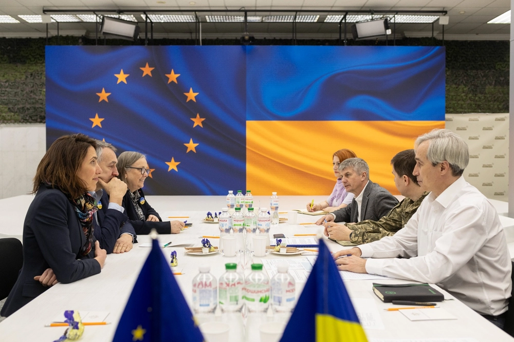 Заместитель министра обороны обсудил с делегацией Европарламента потребности ВСУ в артиллерии и ПВО