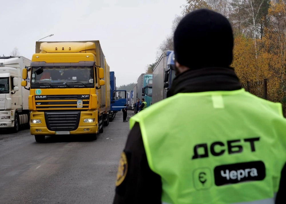 Спецпозначки для гуманитарных рейсов: в сервис "еЧерга" для грузовиков добавили новые функции