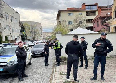 В Ужгороді затримали водія сірої BMW, який кинувся на поліцейського через зауваження - поліція