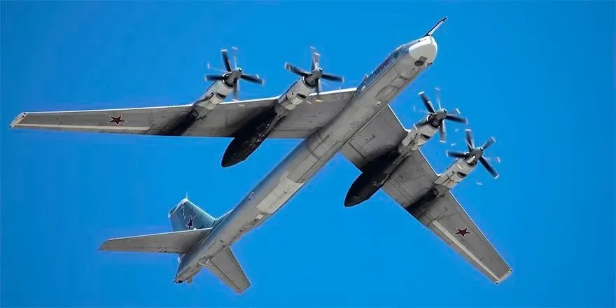 the-tu-95ms-took-off-from-olenye-possible-missile-launches