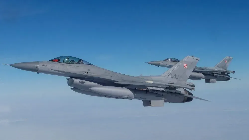 Польша активизировала авиацию для защиты воздушного пространства на фоне российских ракетных ударов по Украине