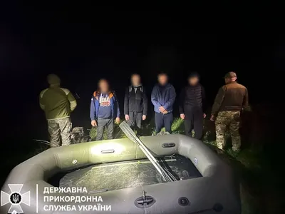 Через Тису на резиновой лодке: еще четырех мужчин задержали в 100 метрах от границы