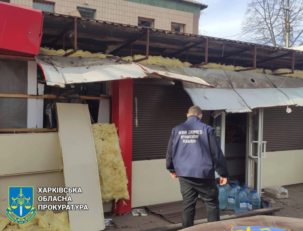 Харьковщина: россияне ударили ракетой по объекту гражданской инфраструктуры Люботина и сбросили авиабомбу на Купянск, есть пострадавшая