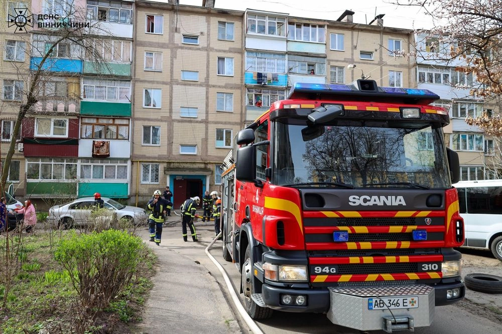 В Виннице во время пожара в квартире спасли мать с ребенком во время пожара