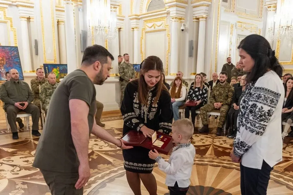 zelenskyy-presents-golden-star-orders-to-heroes-of-ukraine-and-families-of-fallen-heroes
