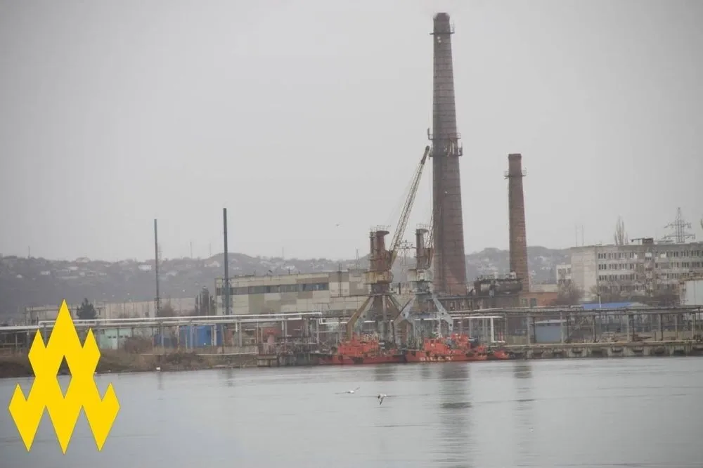 В окупованому Криму рф використовує цивільні судна для транспортування військового вантажу - "АТЕШ"