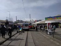 Трамвай зійшов з рейок на столичних Позняках, одна людина постраждала