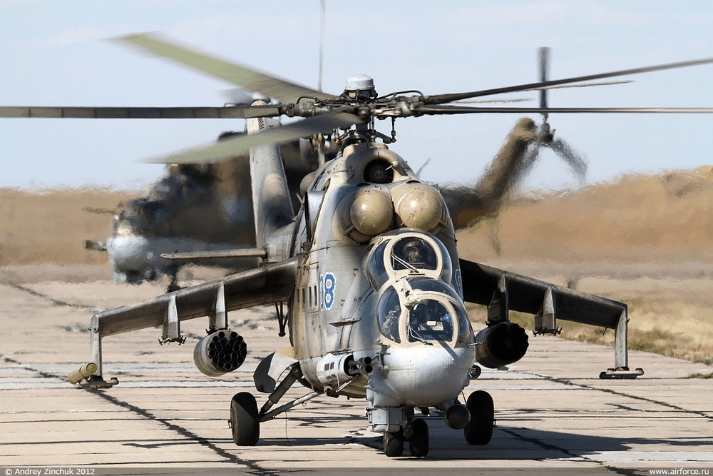 В оккупированной Россией Абхазии упал военный вертолет Ми-24: экипаж выжил