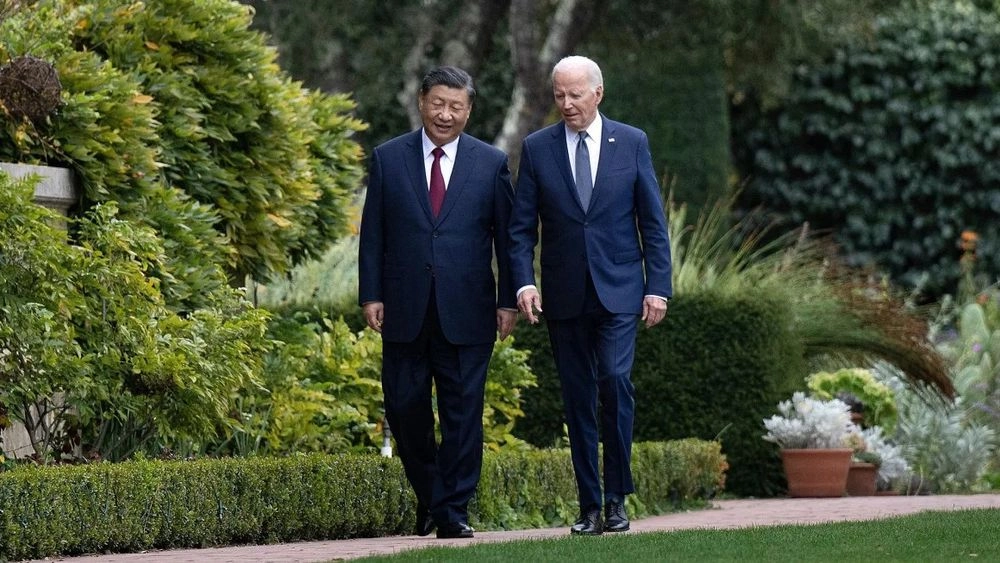 Байден говорил по телефону с Си: выразил обеспокоенность по поводу поддержки Китаем россии и "несправедливой" торговой политики КНР