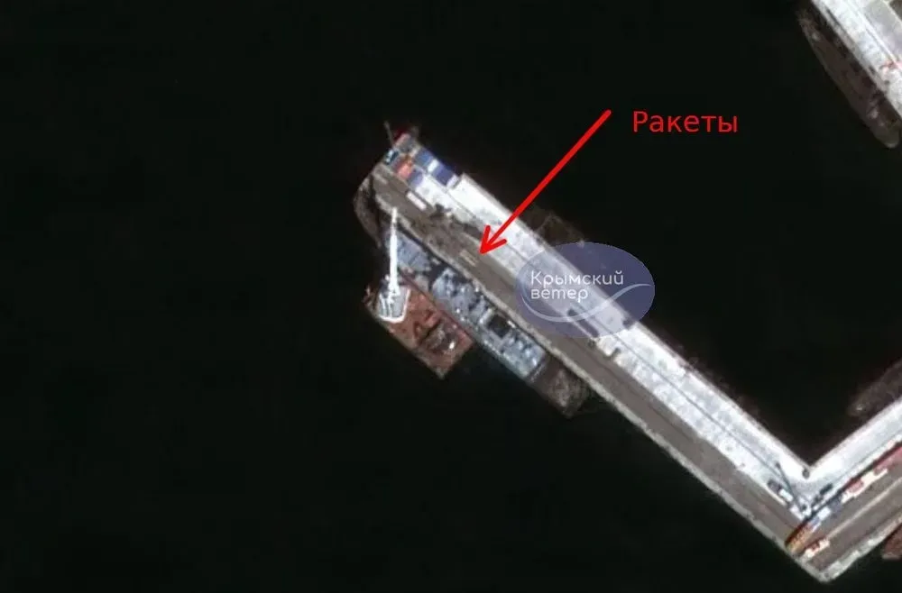 rosiiski-viiskovi-zariadzhaiut-rakety-v-portu-novorosiiska-krymskyi-viter