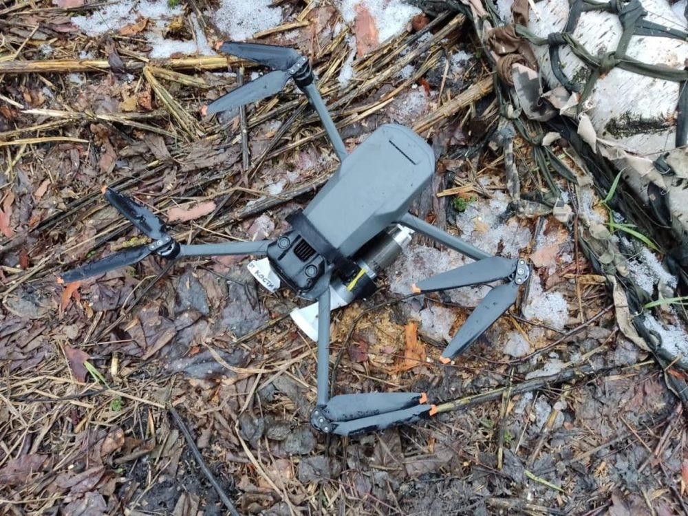 Прикордонники приземлили ворожий дрон-розвідник, що збирав дані в прикордонні Сумщини