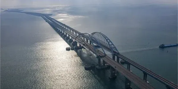 ukrainian-intelligence-wants-to-destroy-crimean-bridge-in-the-first-half-of-this-year-the-guardian