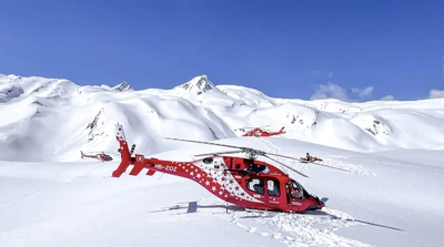 A helicopter with tourists crashes in the Swiss Alps: there are dead