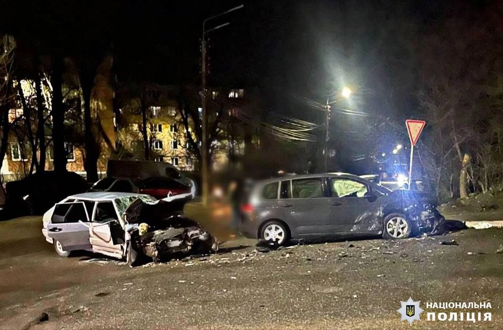 На Киевщине водитель Volkswagen навеселе врезался в автомобиль "ВАЗ": четыре человека пострадали