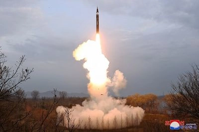 Северная Корея протестировала новую гиперзвуковую ракету "Хвасон-16В"