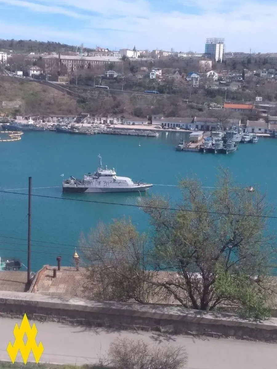 В одній із бухт Севастополя партизани виявили російське судно спеціального призначення