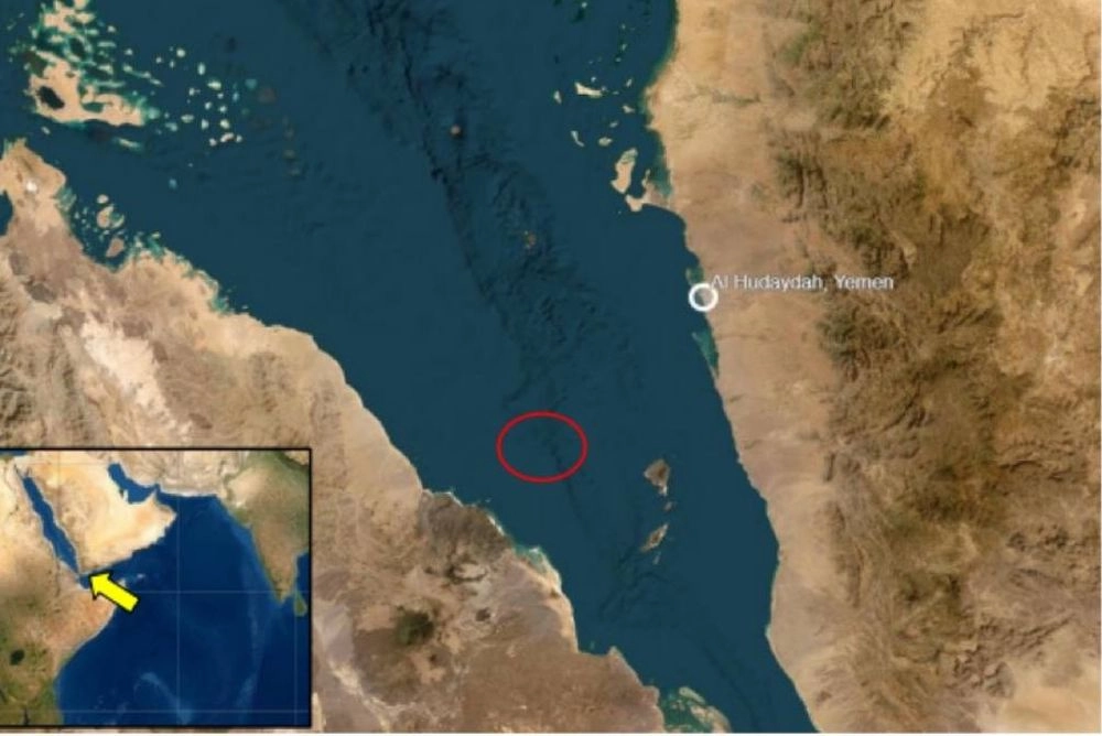 Вантажне судно зазнало ракетного обстрілу біля узбережжя Ємену: пошкоджень немає