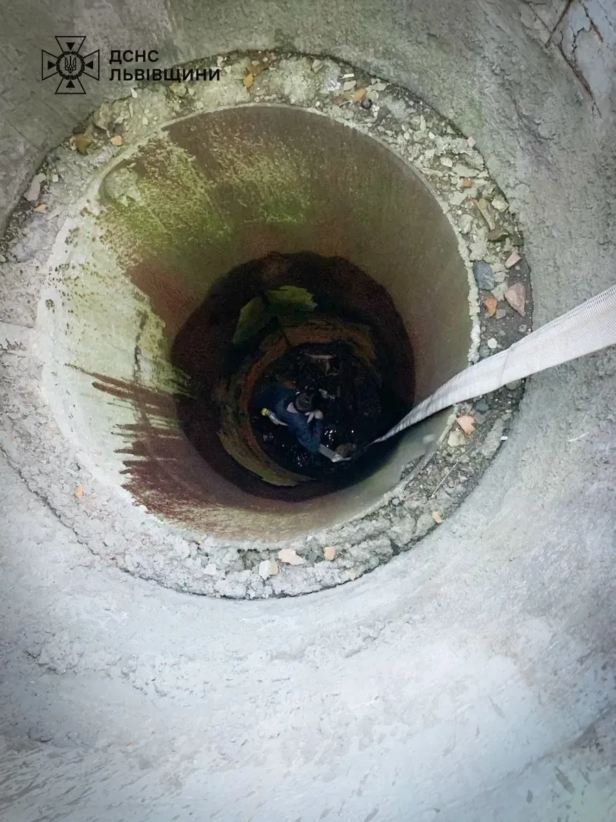 in-lviv-region-a-boy-fell-into-a-5-meter-sewer-while-playing