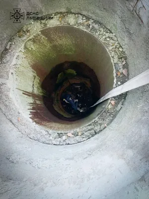 Во Львовской области мальчик во время игры упал в 5-метровый канализационный коллектор