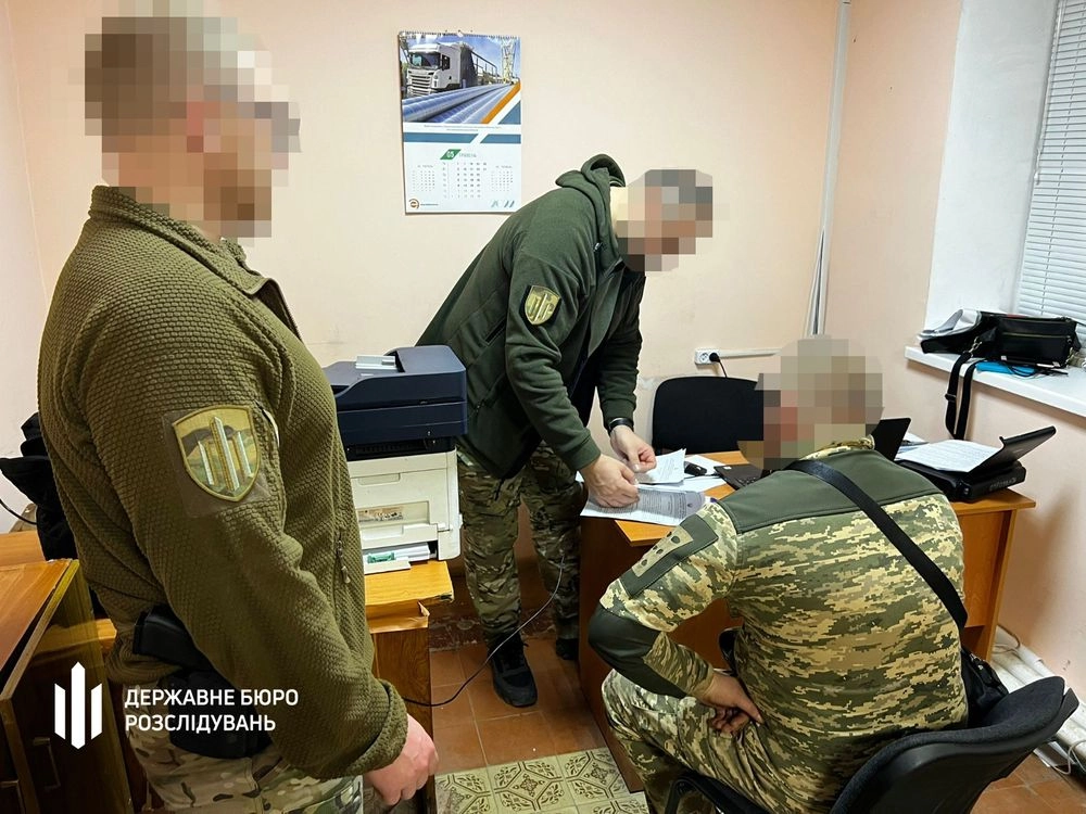 Embezzled over UAH 3.5 million of "combat" payments: commander of a military unit in Donetsk region and four of his subordinates served suspicion notices