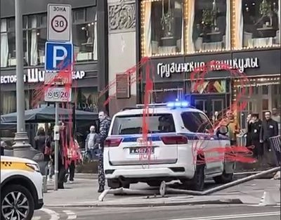 In the center of Moscow, an SUV of the Russian Guard got into an accident and hit a woman