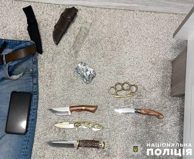 В Киеве юноша пырнул девушку ножом в живот, ему грозит до 8 лет за решеткой - Нацполиция