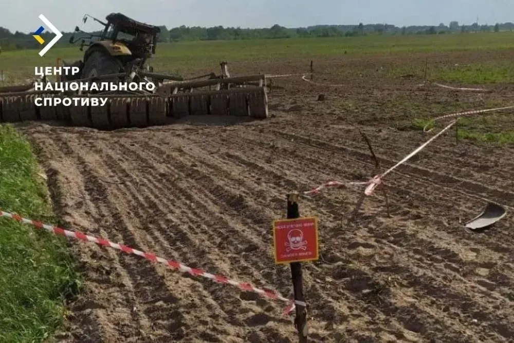 invaders-mine-agricultural-fields-in-occupied-kherson-region-the-resistance-center