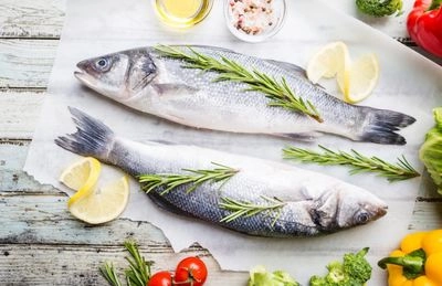 Употребление рыбы вместо красного мяса может спасти вам жизнь - The Guardian со ссылкой на исследование