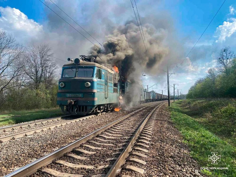 В Черкасской области спасатели ликвидировали пожар электропоезда