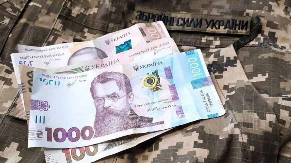Правительство установило доплату в 70 тыс. грн. бойцам на первой линии - Шмыгаль