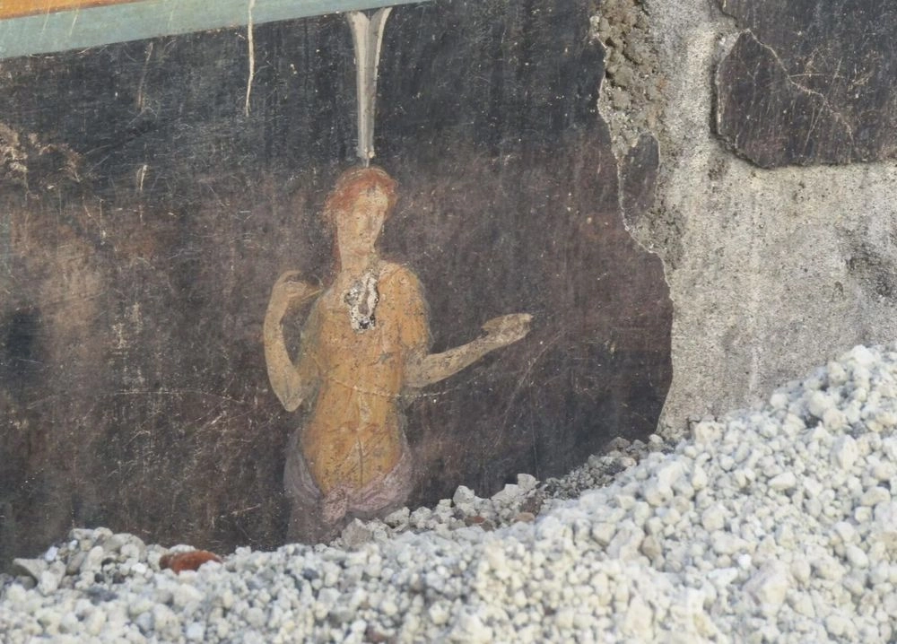 Excavations in Pompeii reveal rare frescoes over 2,000 years old