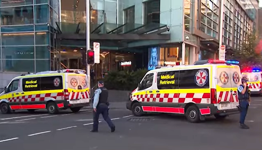 A knife attack takes place in a shopping center in Sydney: 6 people are killed, including a baby