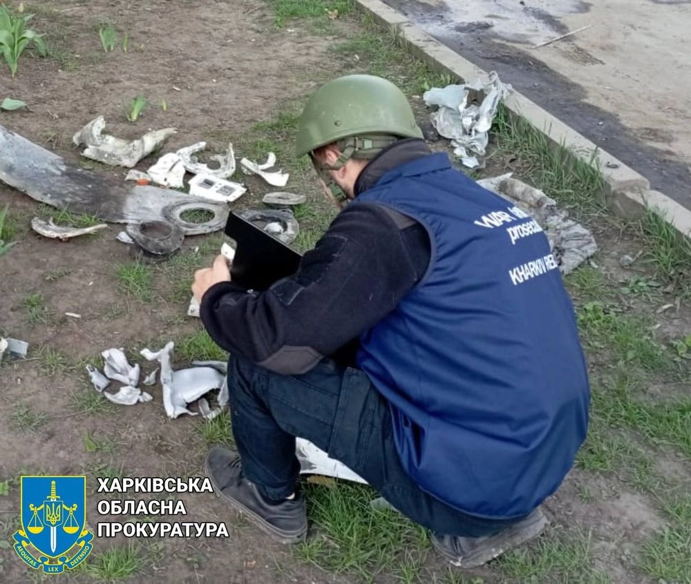 В Харьковской области россияне сбросили взрывчатку с дрона, ранили водителя "скорой" - прокуратура