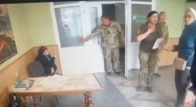In Khmelnytskyi, a woman defecated in the building of the shopping center and then accused the military of beating her