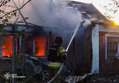 Russians shelled residential areas of Kherson at night: one person injured, houses burned