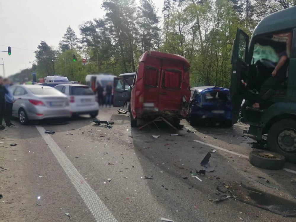 Large-scale road accident on the outskirts of Kyiv: the number of victims increased to eight