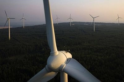 Польща обмежує виробництво вітрових і сонячних електростанцій через надлишок
