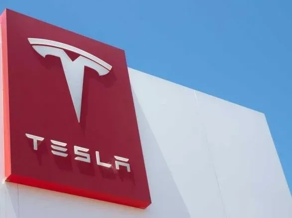 Tesla звільнить понад 10% працівників на тлі падіння продажів