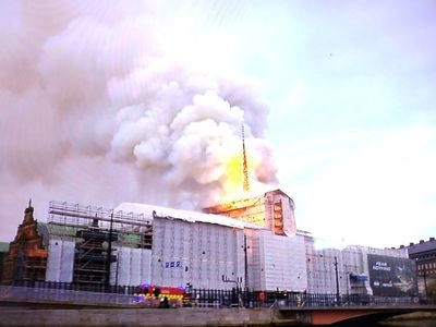 In Denmark fire breaks out at Copenhagen's historic stock exchange, spire collapses