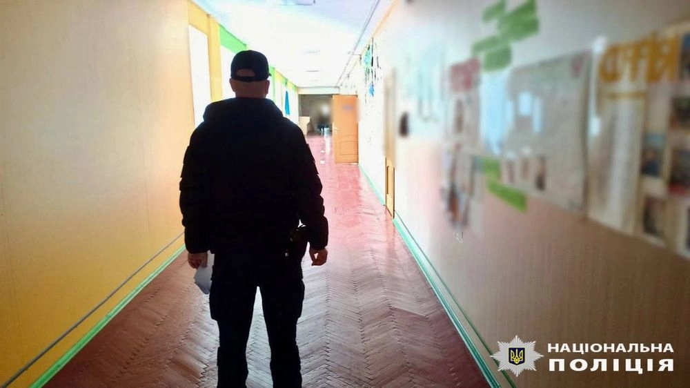 На Київщині понад 700 учнів та працівників були евакуйовані через повідомлення про можливу загрозу в навчальних закладах