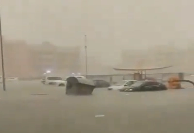 Отмененные авиарейсы и затопленные улицы в Дубае: масштабные ливни накрыли ОАЭ