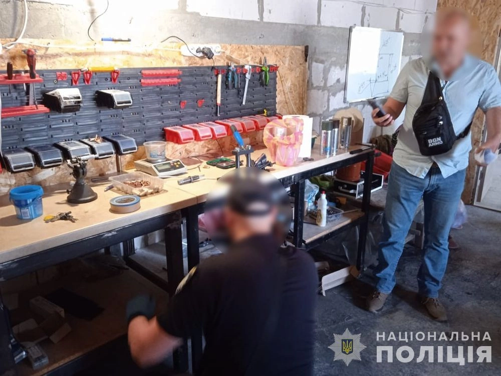 У Запоріжжі викрили підпільну зброярню, яка виготовляла боєприпаси для злочинців