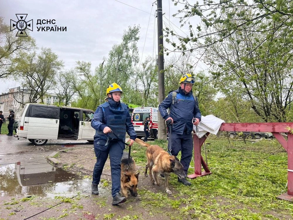 61-people-injured-in-chernihiv-after-russian-strike-three-people-may-be-under-the-rubble-rescued-ses-shows-video