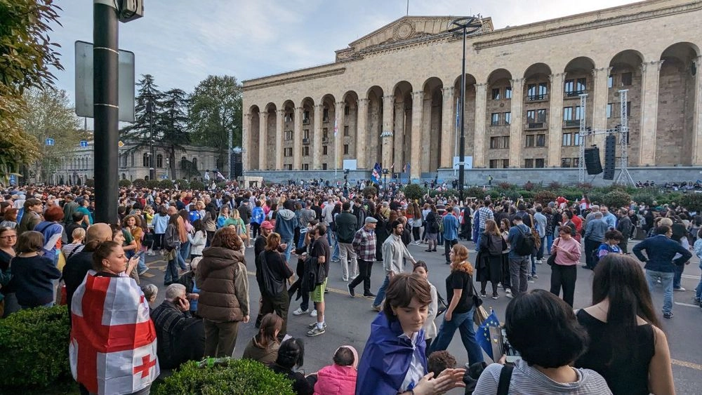 День третій: біля парламенту Грузії збирається новий мітинг проти закону "про іноагентів"