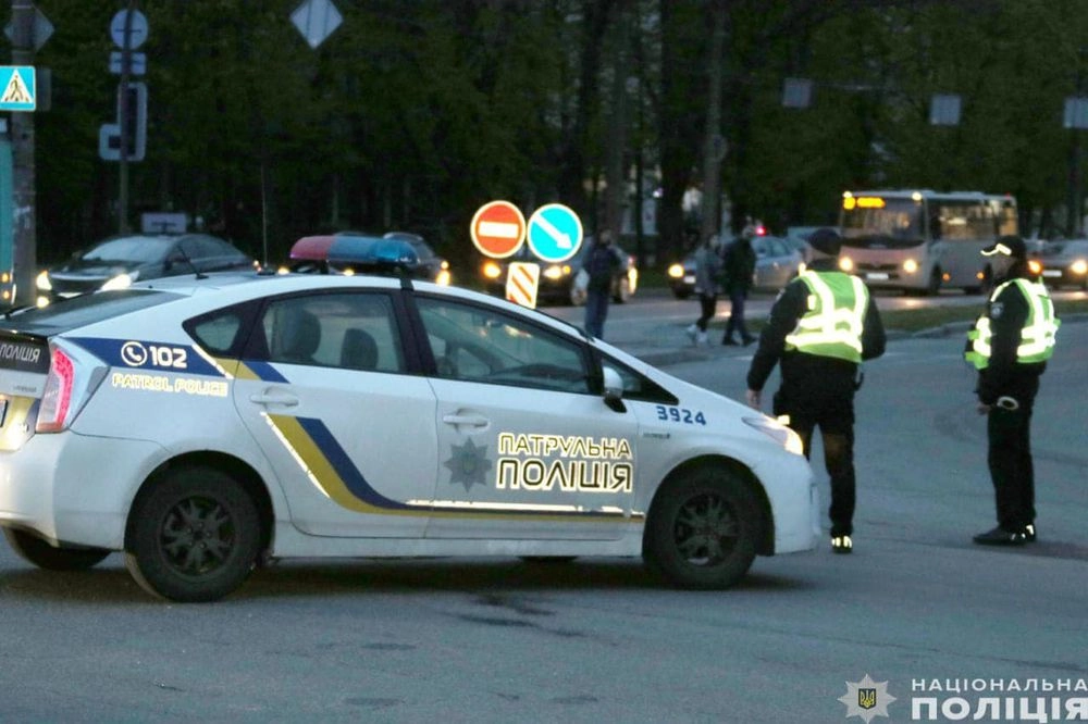 chernihivska-politsiia-posylyla-patruliuvannia-pislia-smertonosnoho-rosiiskoho-raketnoho-udaru