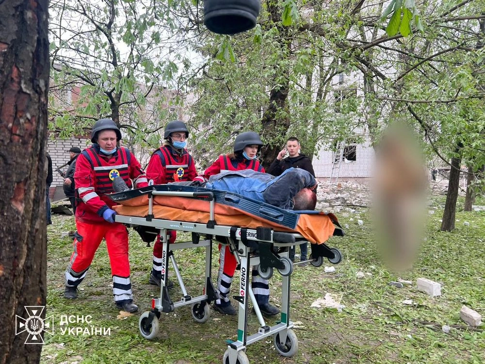 Удар рф по Чернігову: 12 постраждалих перебувають у важкому стані