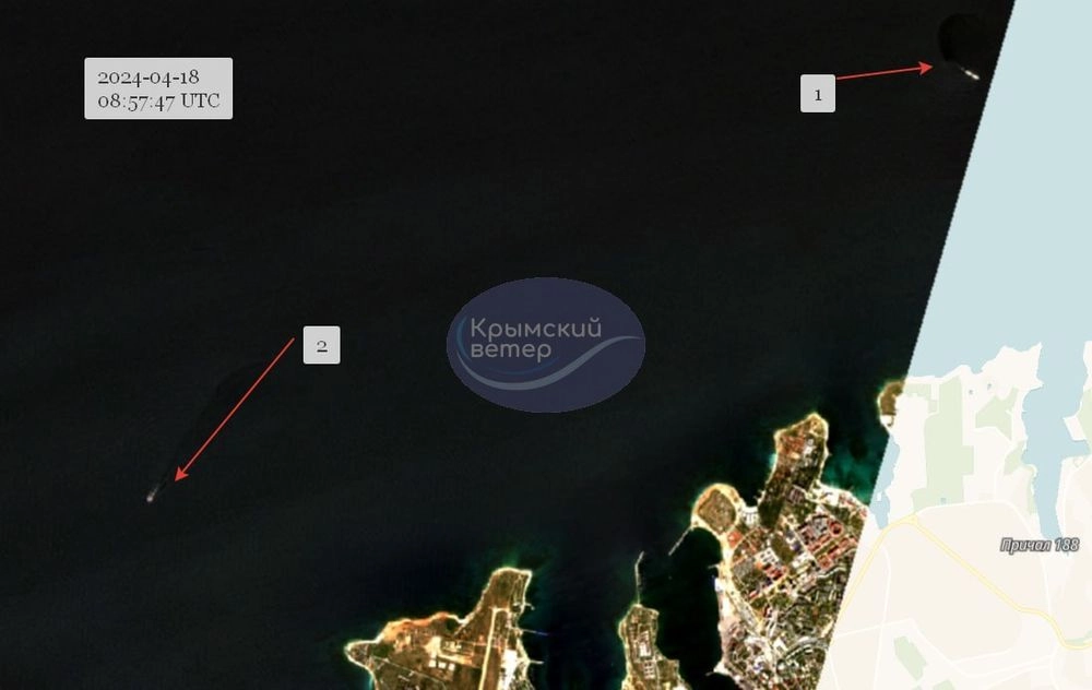 У берегов оккупированного Севастополя заметили два крупных судна