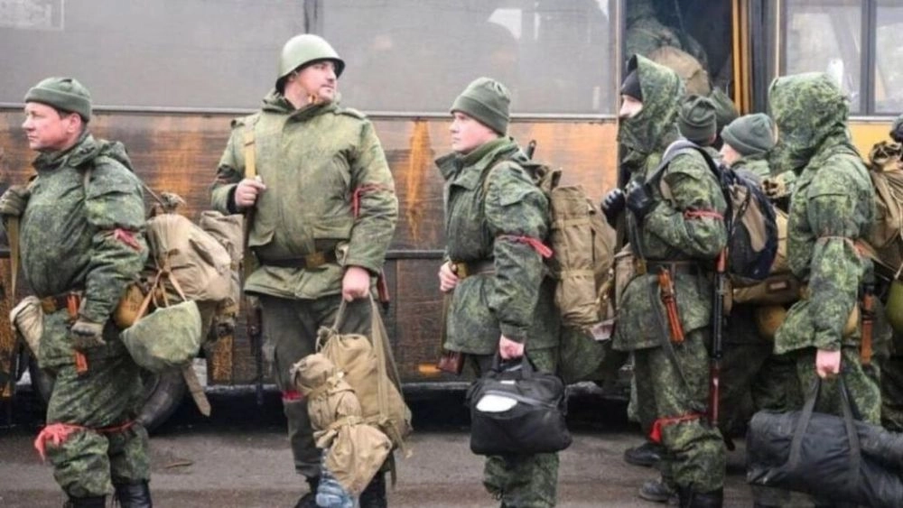 Mobilization in Crimea: Russians conduct mass roundups of Crimeans on Muslim holiday