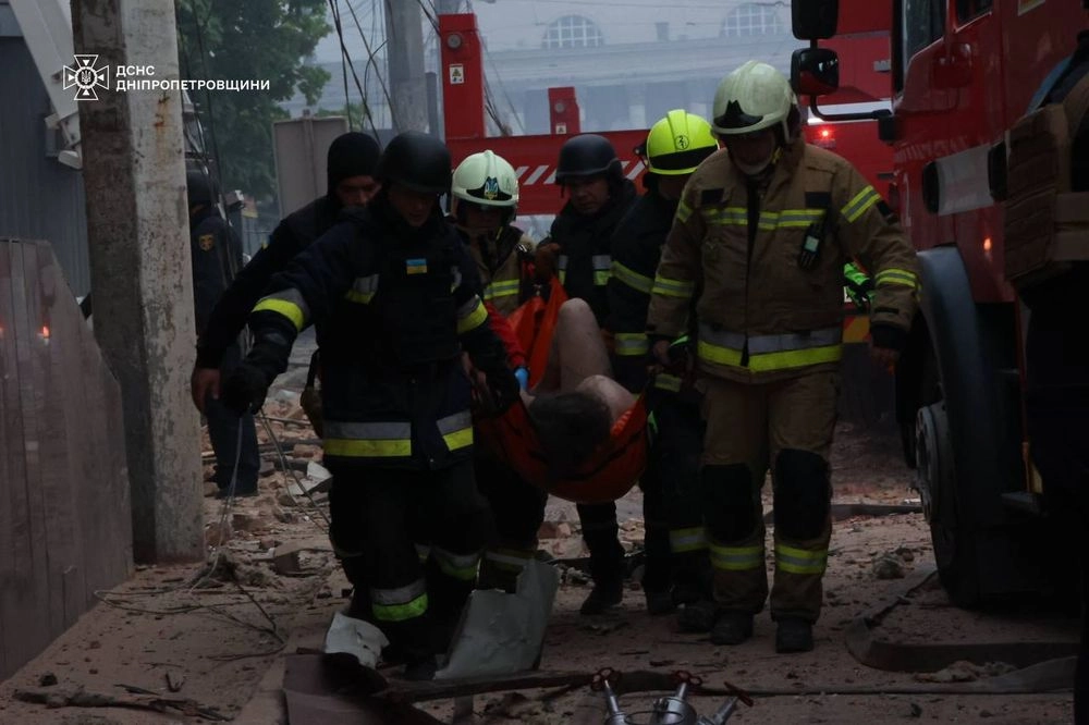 Через атаку рф у Дніпрі двоє загиблих та 16 поранених, в області 6 жертв, серед них двоє дітей - МВС